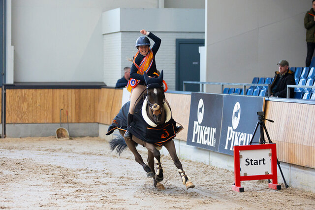 ponyamazone meldt zich bij de jury