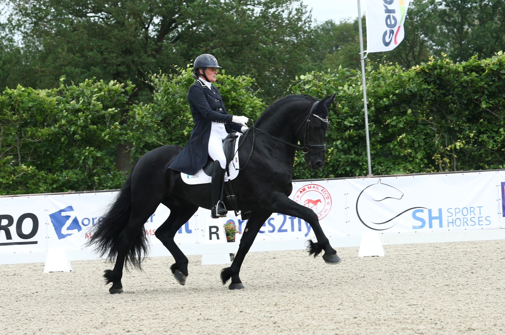 maikel van der vleuten springt met beauville z n.o.p. over een hindernis tijdens de olympische spelen