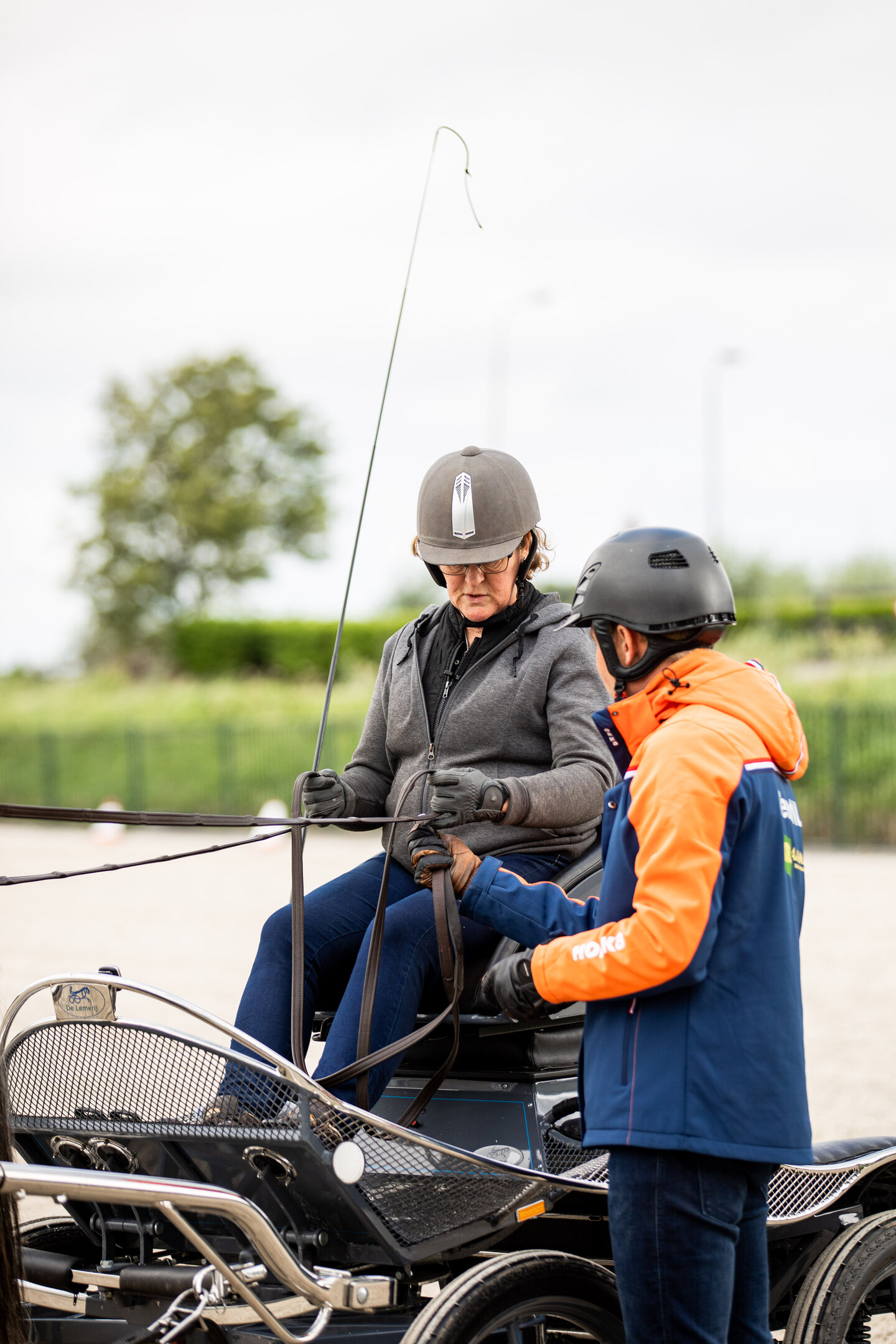 ook legt hij uit hoe het zit met de teugelvoering op de menwagen