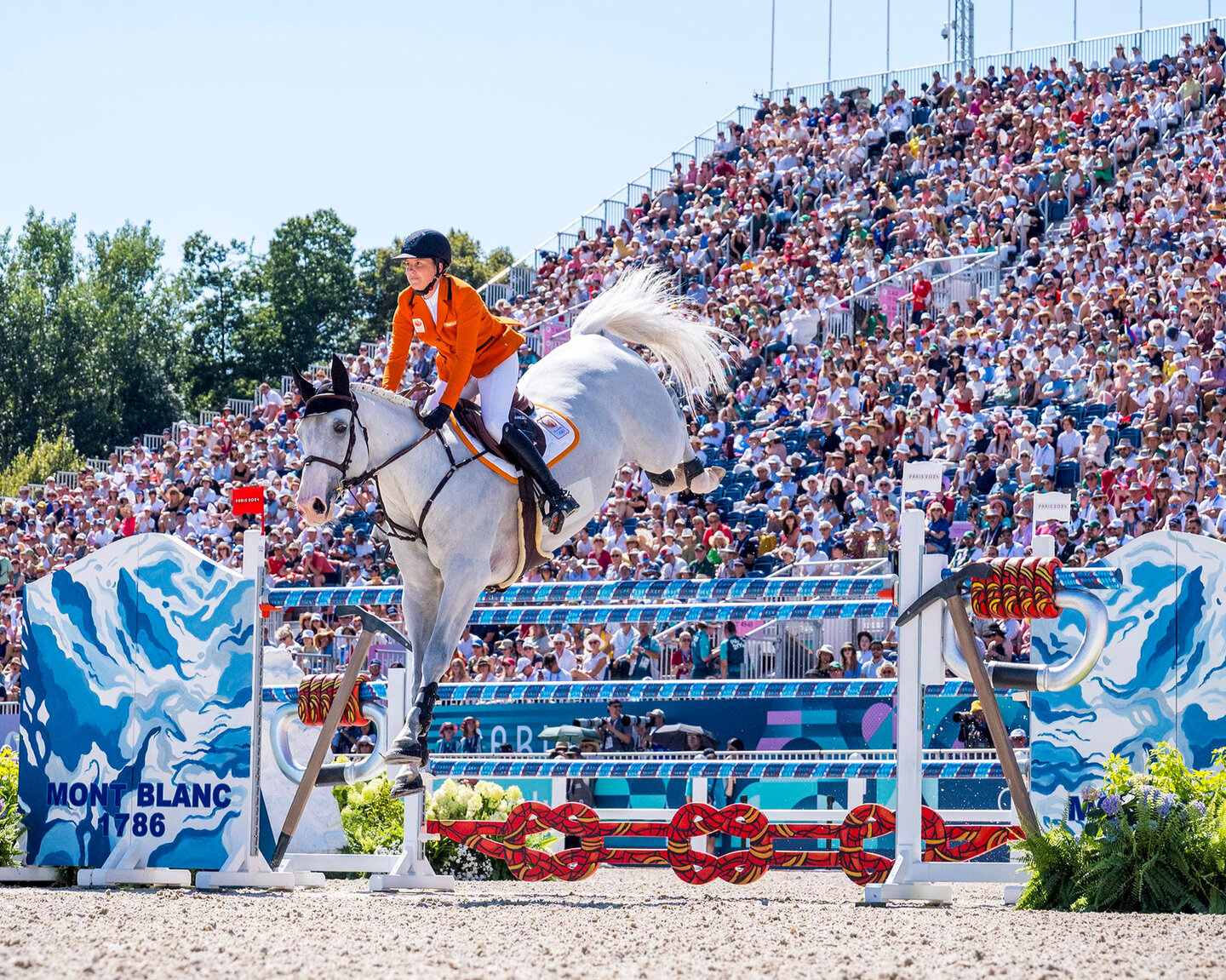 kim emmen en imagine in de landing van een sprong tijdens de olympische spelen