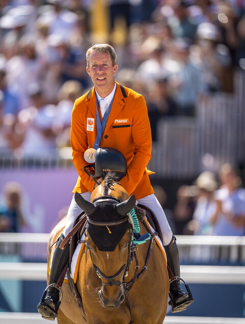 maikel van der vleuten tijdens de ereronde met beauville