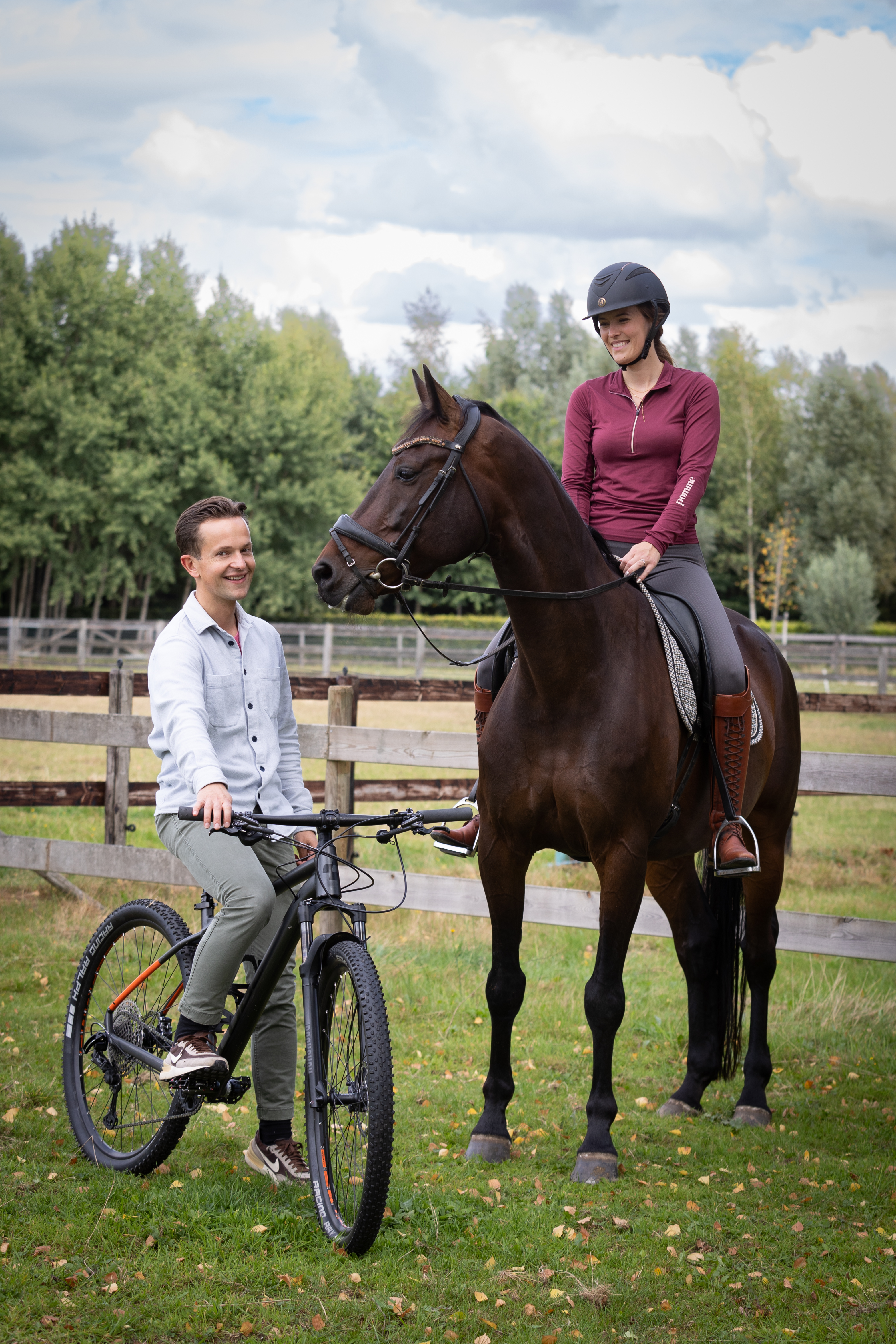 logo van manege de groote wielen in rosmalen op een polo