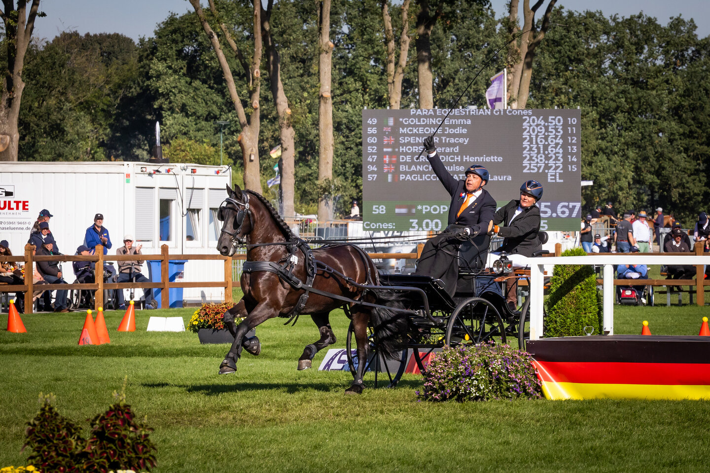 euforie bij janneke boonzaaijer na een foutloos springparcours met champ de tailleur