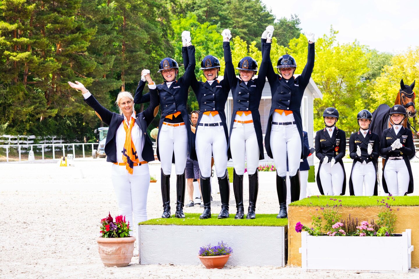 logo van manege de groote wielen in rosmalen op een polo
