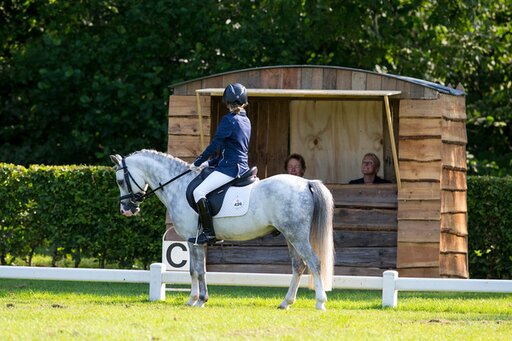 ponyamazone meldt zich bij de jury