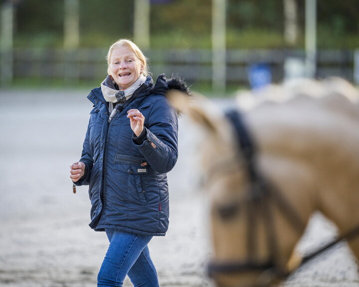 portretbeeld van loes corsel, de bondscoach van de pony's en children