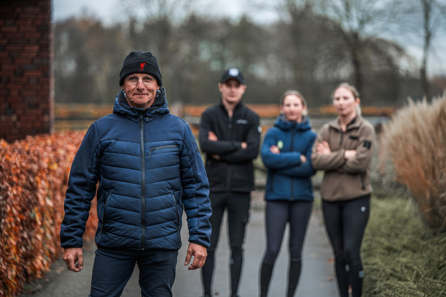 janneke boonzaaijer poseert met cap onder de arm