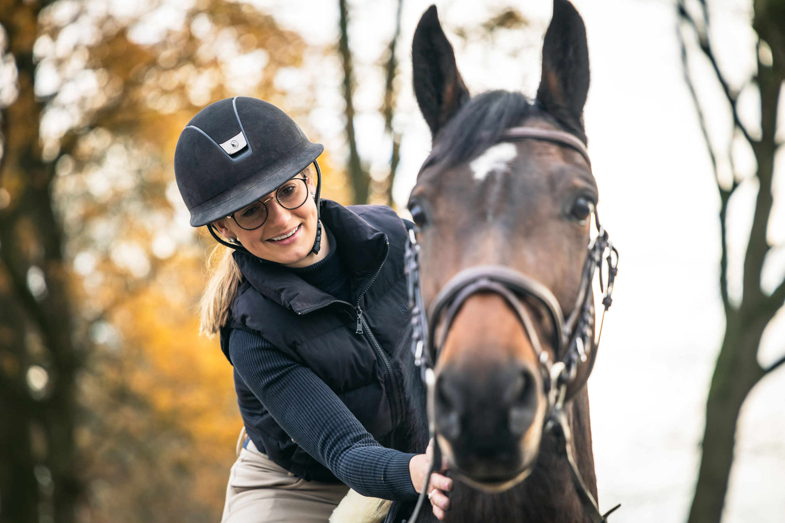 logo van hippisch centrum midden-zeeuws vlaanderen op een zadeldekje